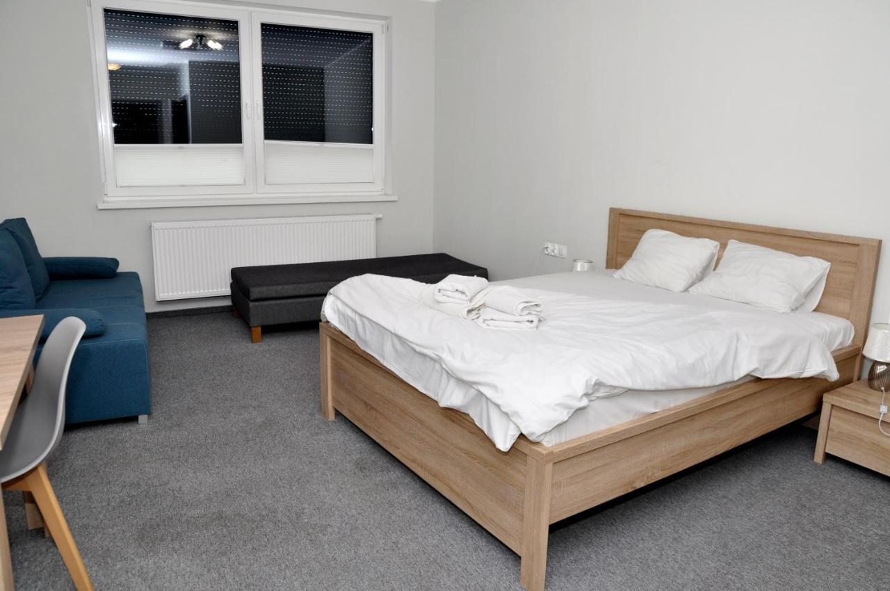 Pokoje, Apartamenty, Restauracja Marcus Oborniki Εξωτερικό φωτογραφία