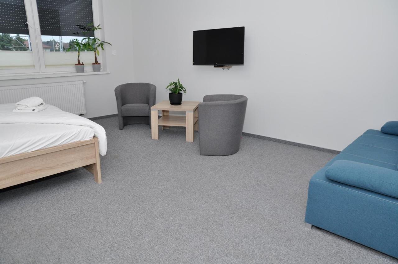 Pokoje, Apartamenty, Restauracja Marcus Oborniki Εξωτερικό φωτογραφία