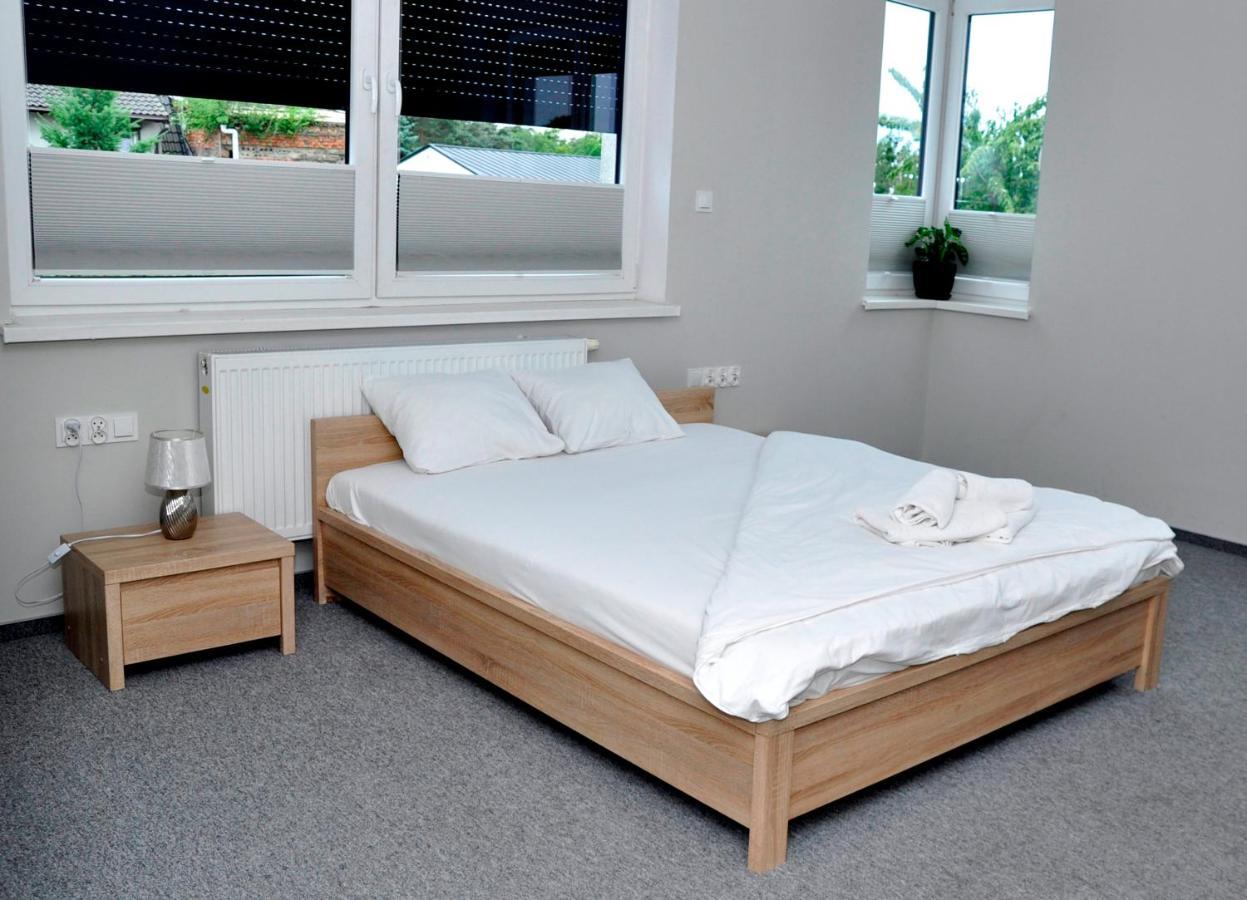 Pokoje, Apartamenty, Restauracja Marcus Oborniki Εξωτερικό φωτογραφία