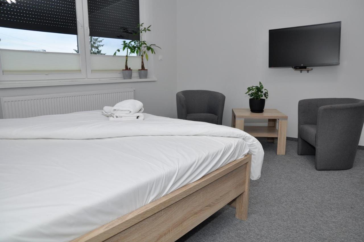 Pokoje, Apartamenty, Restauracja Marcus Oborniki Εξωτερικό φωτογραφία