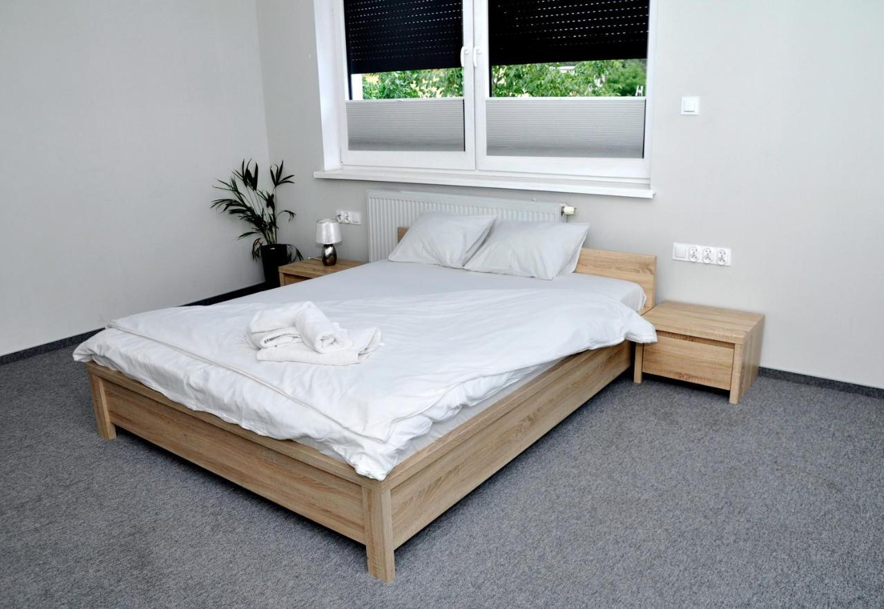 Pokoje, Apartamenty, Restauracja Marcus Oborniki Εξωτερικό φωτογραφία